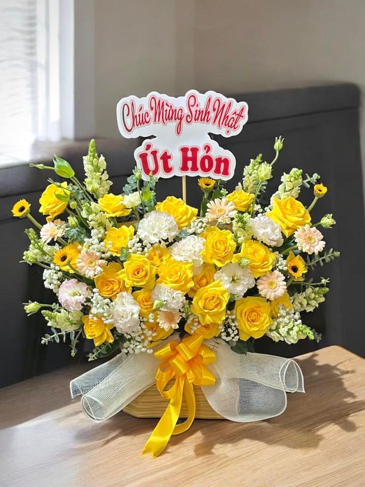 Giỏ Hoa Sinh Nhật Tone Vàng May Mắn – GH14