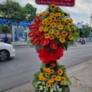 Kệ Hoa Chúc Mừng Tone Vàng Truyền Thống – CM139