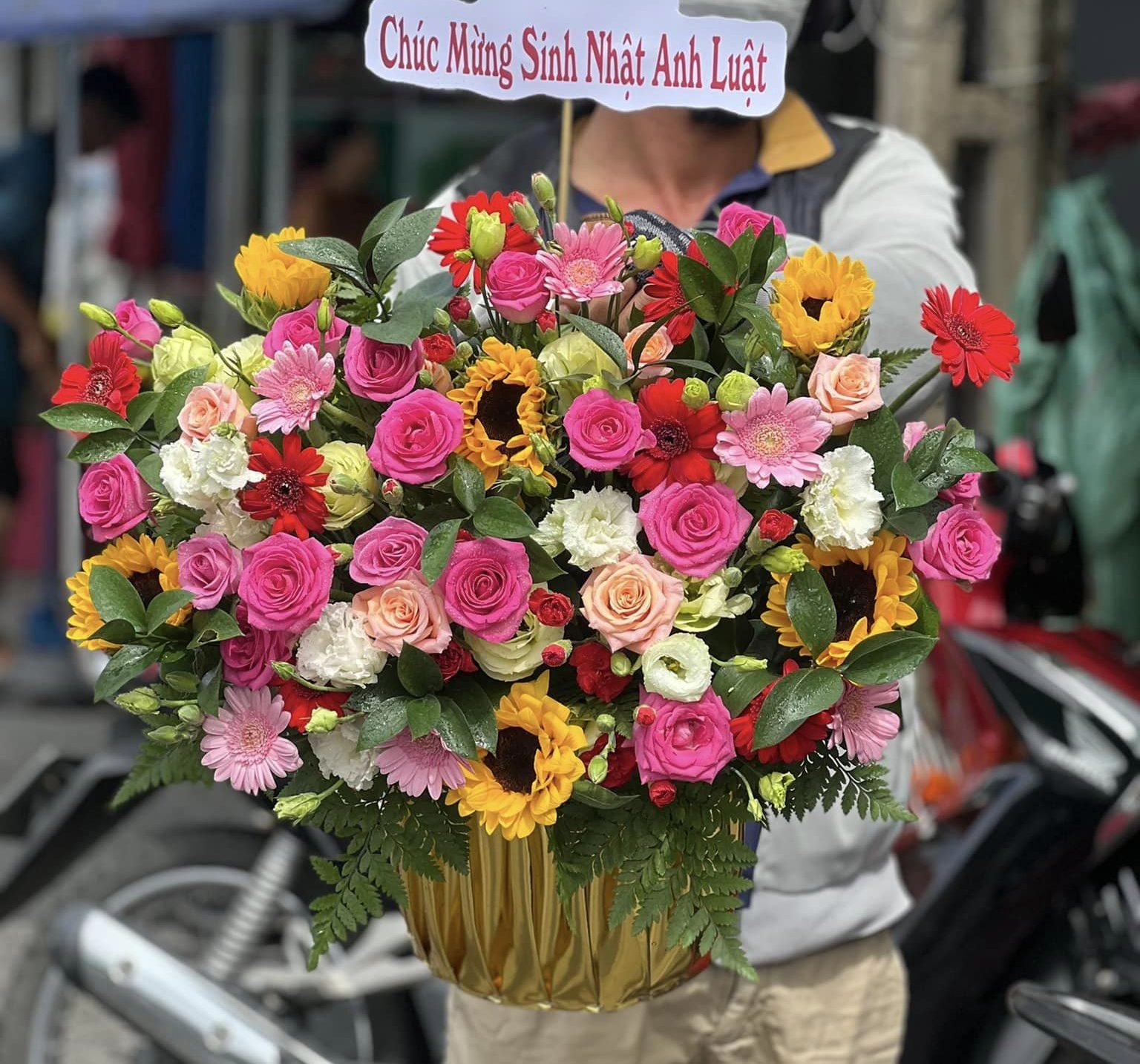 Giỏ Hoa Tươi Nhiều Màu Sắc Rực Rỡ Chúc Mừng – GH59