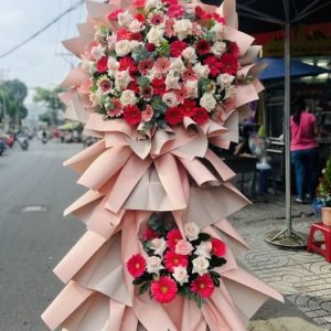 Kệ Hoa Chúc Mừng Hồng Kem Hiện Đại – KH104