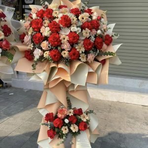 Kệ Hoa Chúc Mừng Tone Đỏ Kem Hiện Đại – KH108