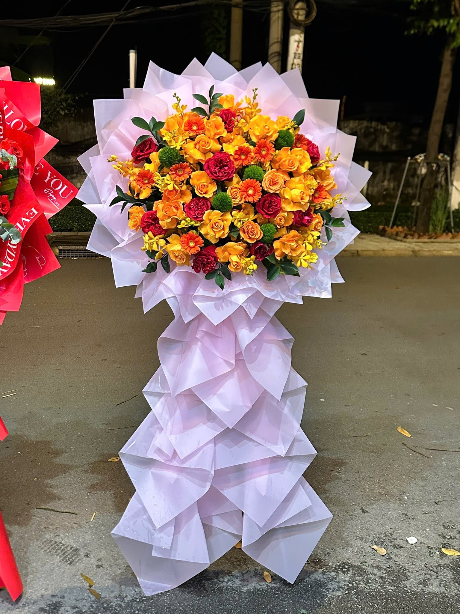Kệ Hoa Chúc Mừng Tone Vàng 1 Tầng Hiện Đại – KH111