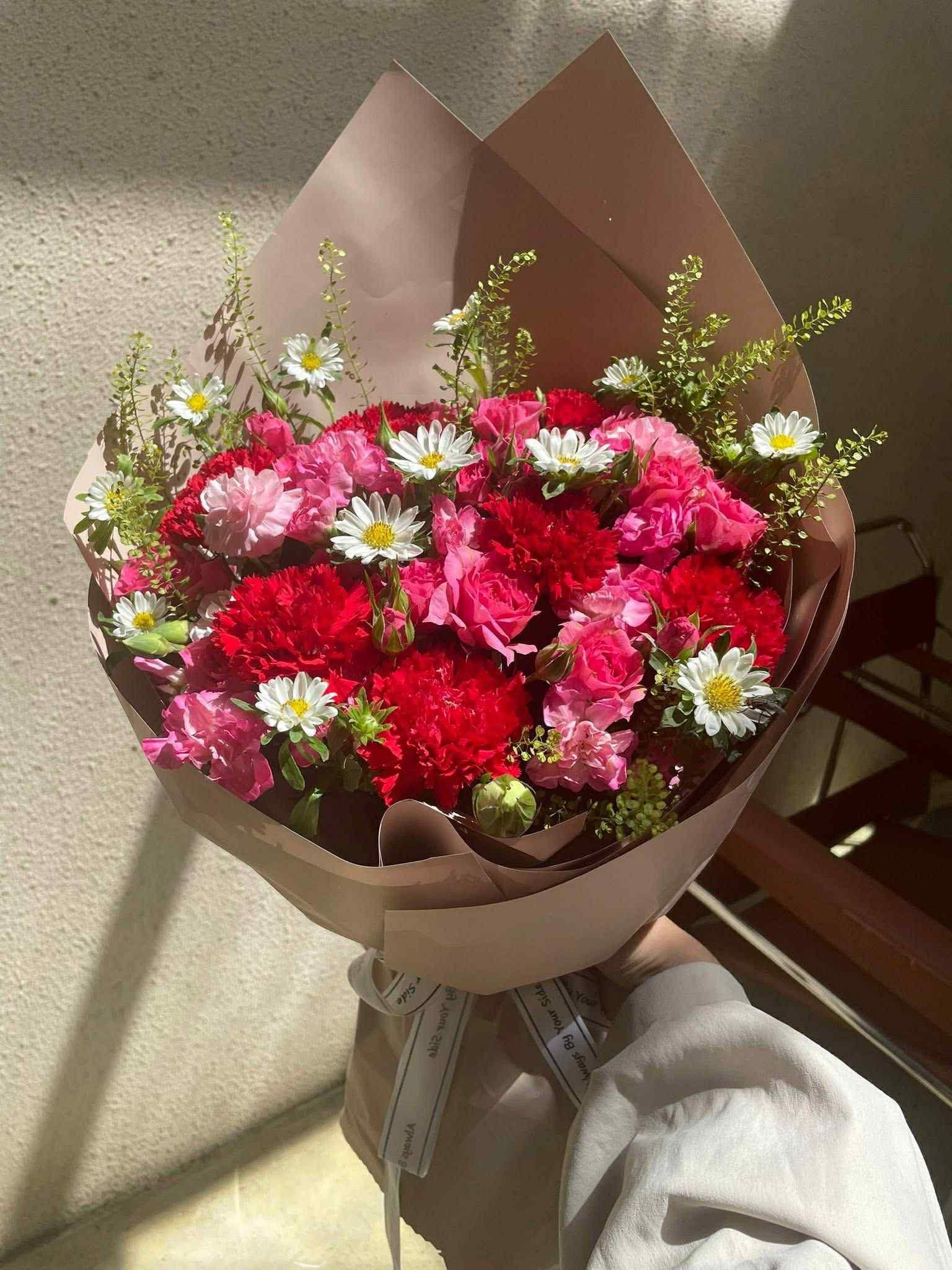 Bó Hoa Mix Tone Đỏ Chúc Mừng – CM161