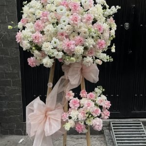 Kệ Hoa Chúc Mừng Tone Trắng Kem Trang Nhã – KH49