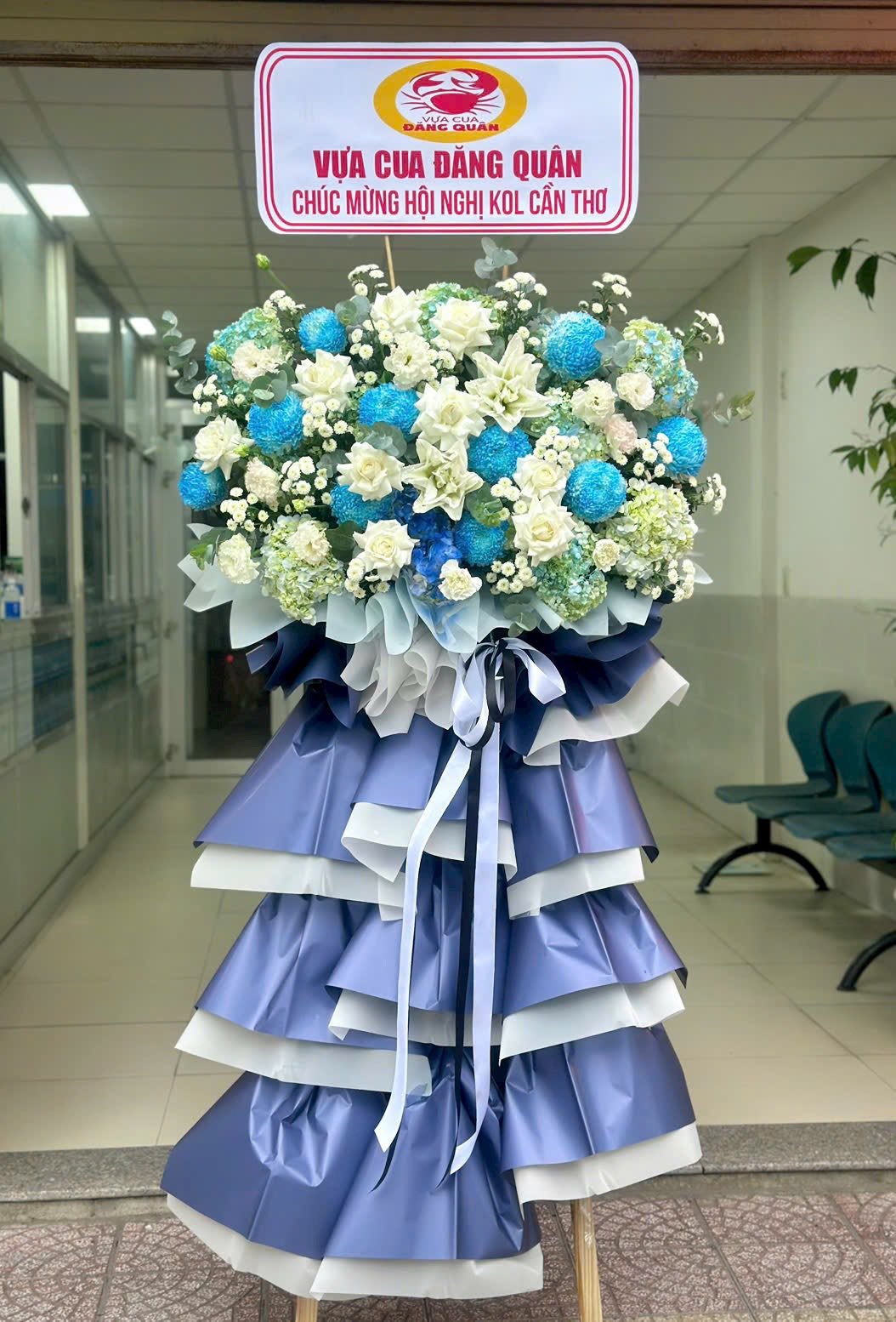 Kệ Hoa Chúc Mừng Tone Xanh Hiện Đại – CM172