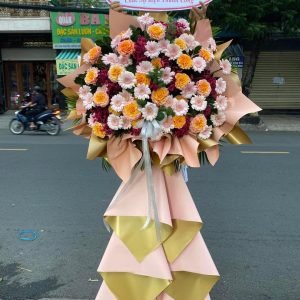 Kệ Hoa Chúc Mừng Tone kem Thanh Lịch – KH64