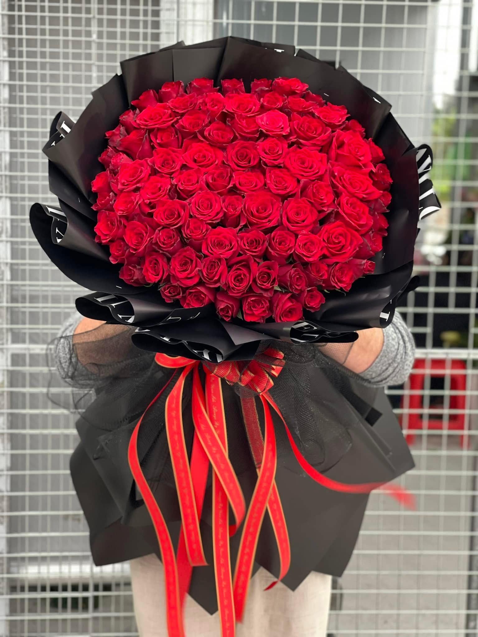 Bó Hoa Hồng Đỏ Tình Yêu Mãnh Liệt – CM187