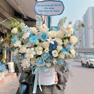 Giỏ Hoa Xanh Navy Cao Cấp Chúc Mừng – GH122