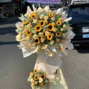Kệ Hoa Chúc Mừng Tone Vàng Kem Tươi Mới – KH75