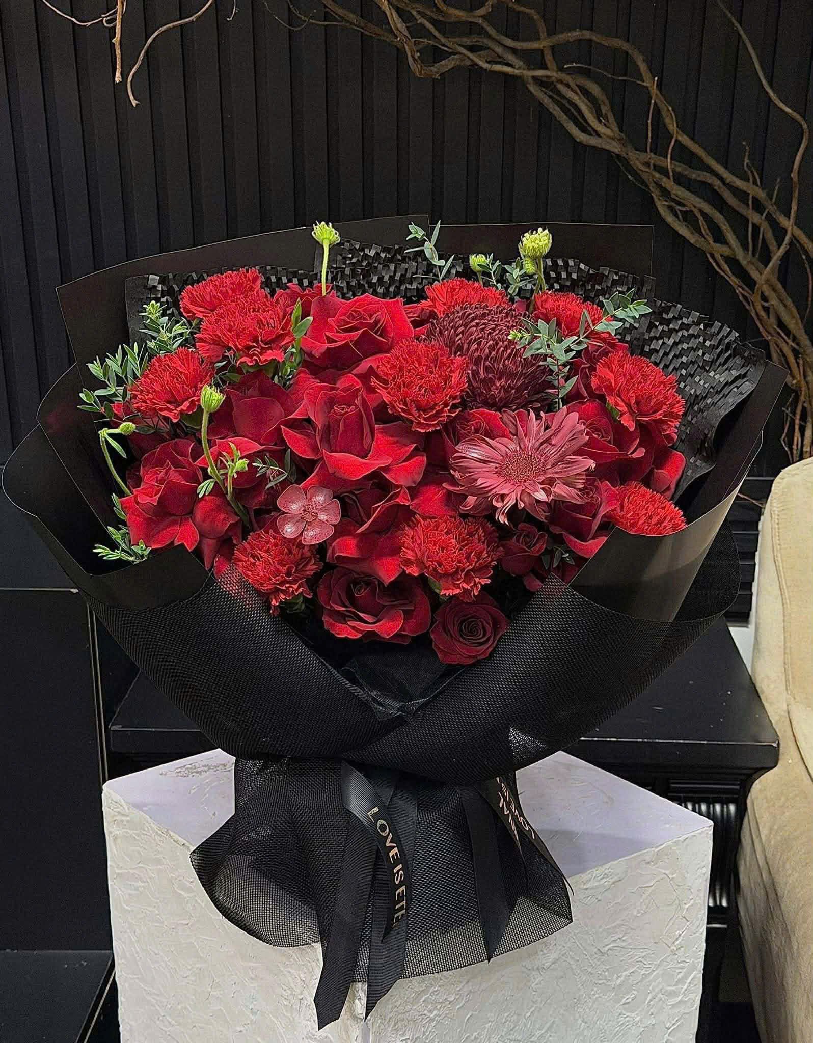 Bó Hoa Tone Đỏ Hoàng Gia – CM192
