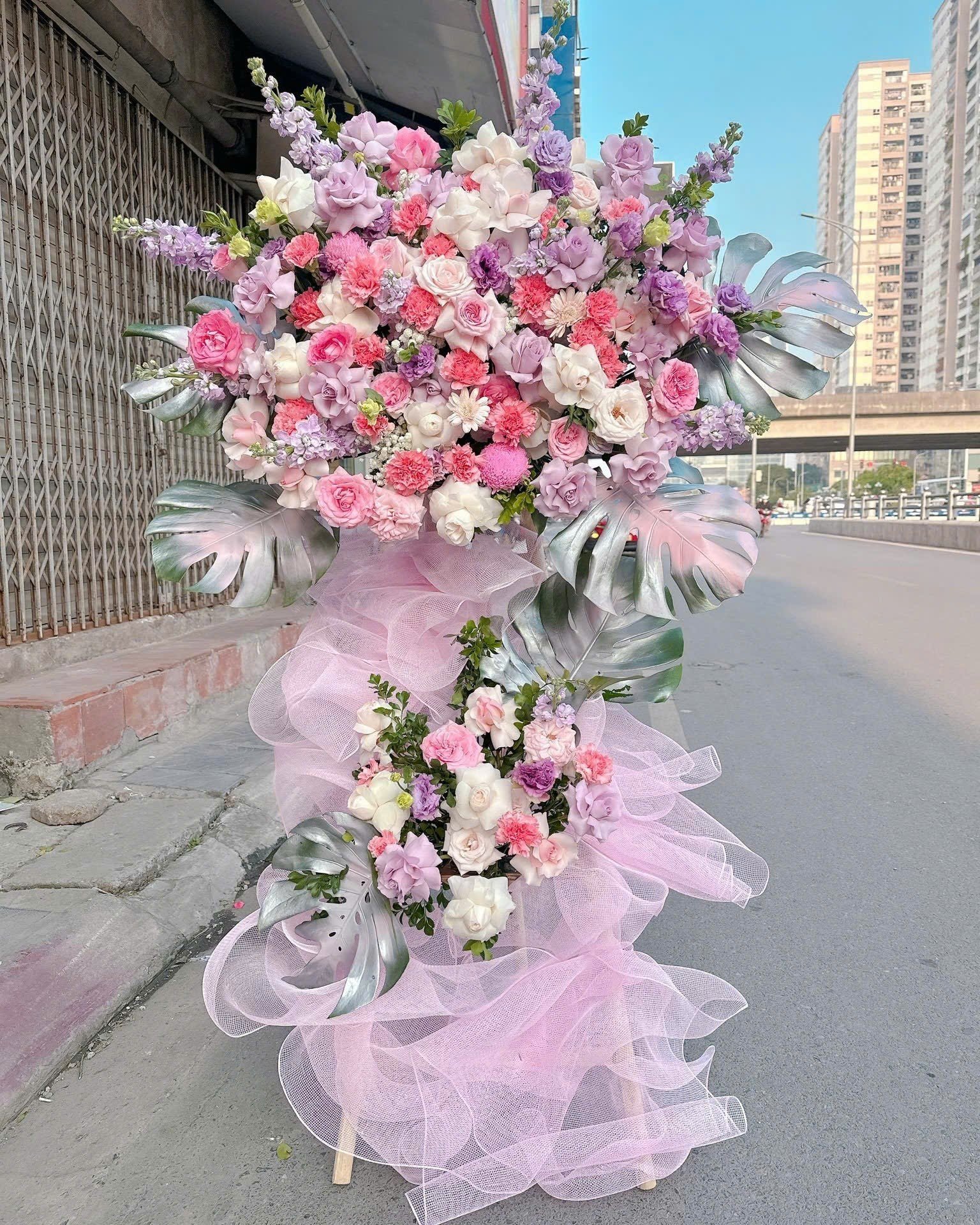 Kệ Hoa Chúc Mừng Hồng Pastel Hiện Đại – CM178