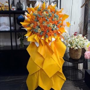 Kệ Hoa Chúc Mừng 1 Tone Vàng Tầng Hiện Đại – KH85