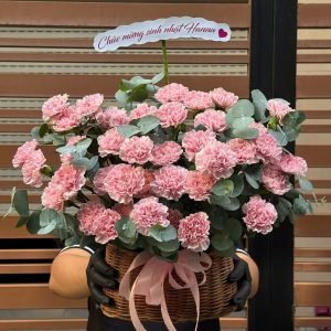 Giỏ Hoa Cẩm Chướng Ngọt Ngào – GH83