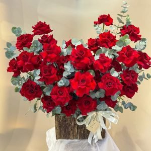Giỏ Hoa Hồng Đỏ Trái Tim Tình Yêu Nồng Cháy – GH156