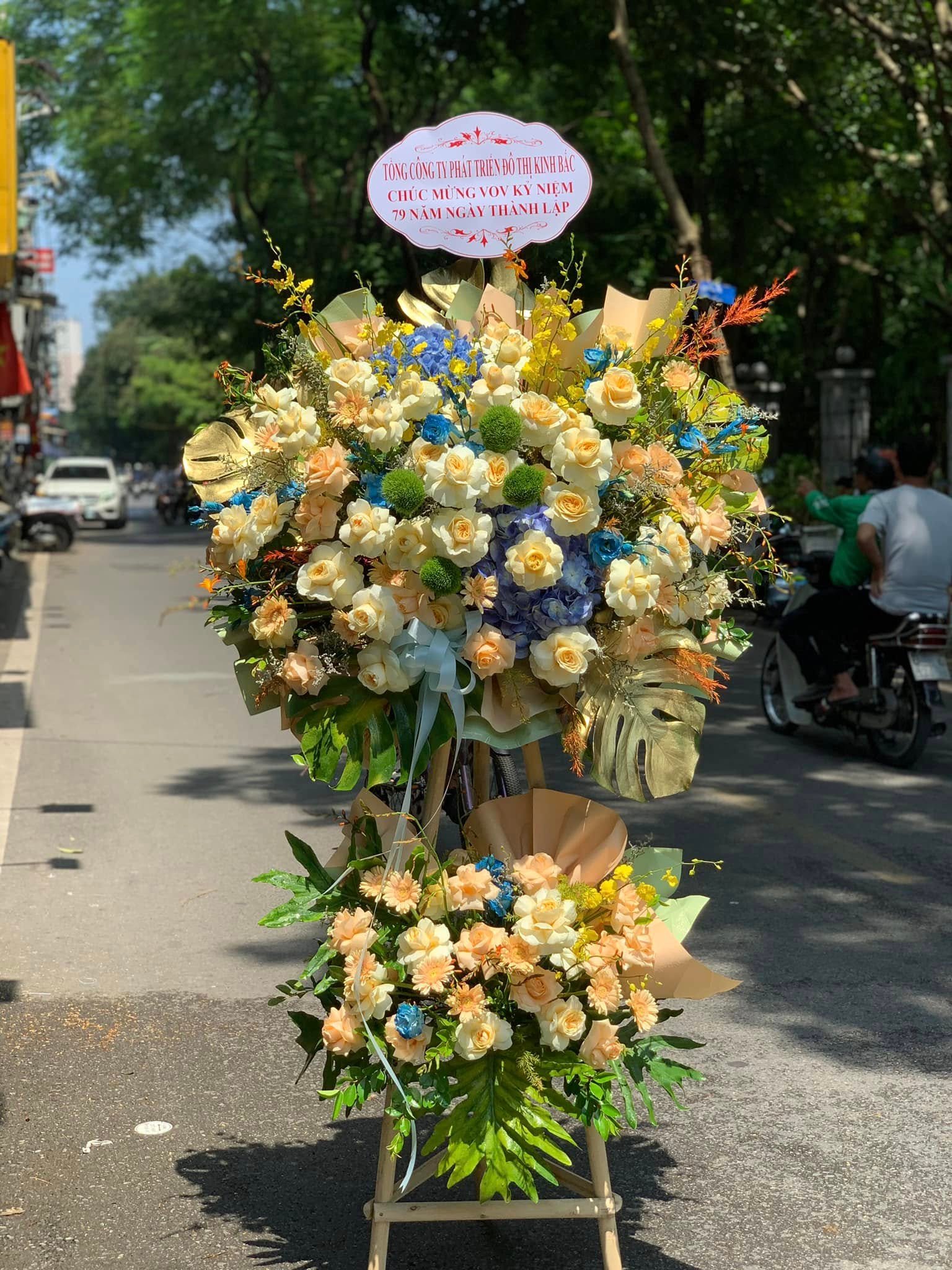 Kệ Hoa Khai Trương Sang Trọng – CM221