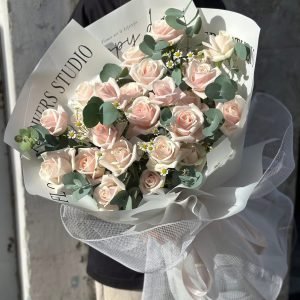 Bó Hồng Kem Nhạt Thanh Lịch Chúc Mừng - CM135