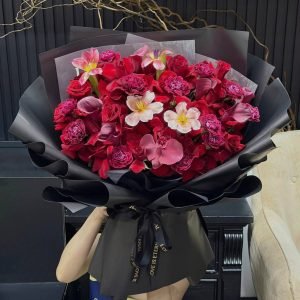 Bó Hoa Tone Đỏ Đô Sang Chảnh - CM156